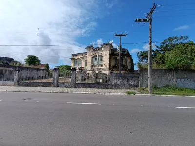 Na foto, o prédio do antigo Grupo Escolar Pedro II, atualmente.
